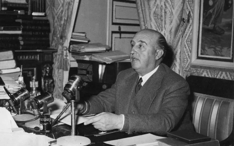Fotografía histórica de Francisco Franco como Jefe del Estado español