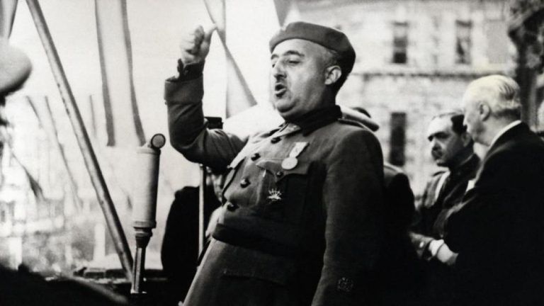 Fotografía histórica de Francisco Franco como Jefe del Estado español