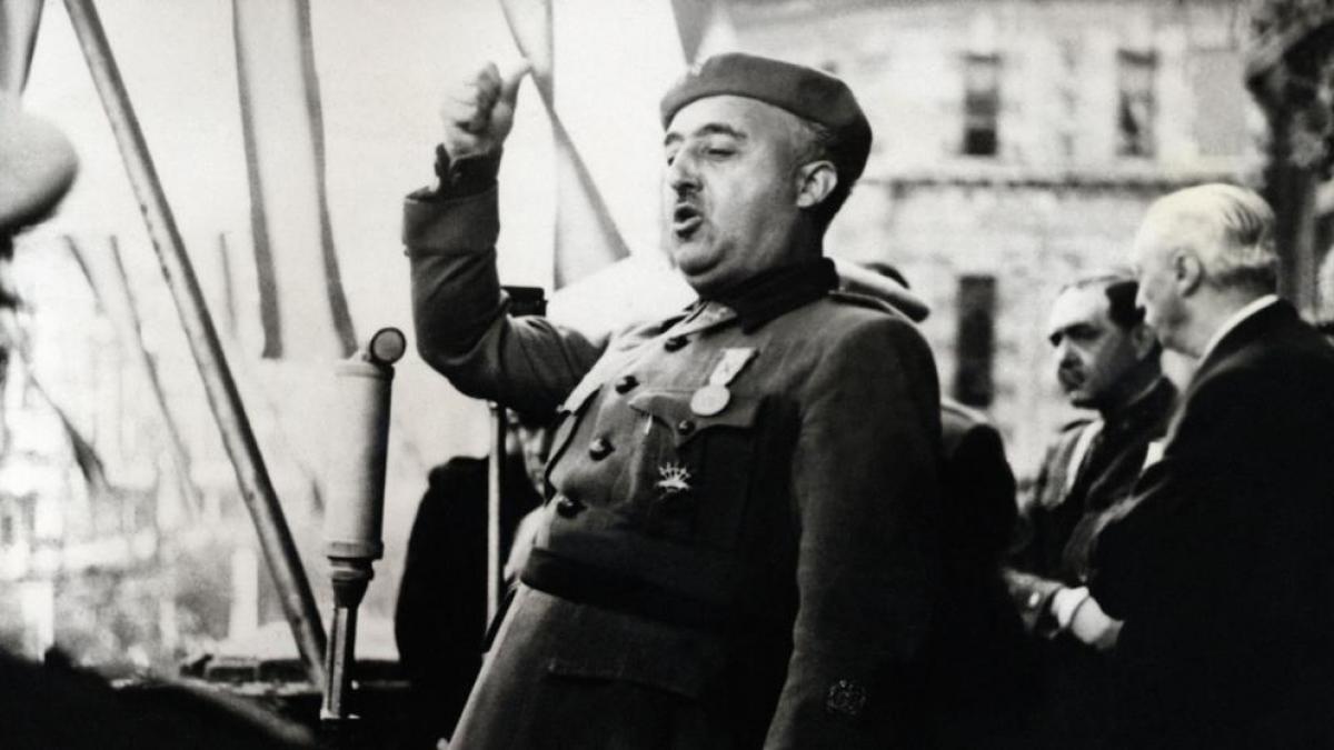 Fotografía histórica de Francisco Franco como Jefe del Estado español