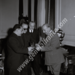 entrega de la Única Medalla de Oro de la villa Baracaldo a Franco