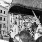 Franco_dando_un_discurso_en_Éibar_en_1949
