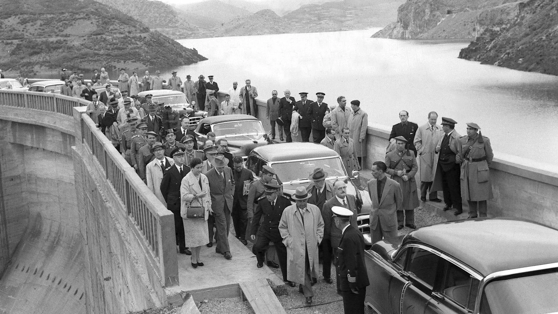 barrios-luna-leon-24-9-1956-jefe-estado-francisco-franco-inaugura-pantano-barrios-luna_98