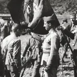 comandante-franco-primera-jura-bandera-legion-derecha-mirando-ensena-nacional-teniente-coronel-millan-astray_69