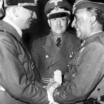 despedida-entre-franco-y-hitler-tras-su-entrevista-en-hendaya_7039be6e_800x1082