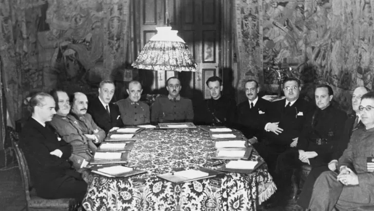 primer-gobierno-franco-constitudiido-30-enero-1938-burgos_58