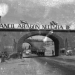 Una pancarta dedicada a Francisco Franco durante su visita a Zaragoza el 2 de julio de 1970