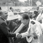 Franco en Vigo en 1961 visitando la fábrica de Citroen con Pedro González Bueno
