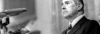 CARLOS ARIAS NAVARRO PRESIDE SU PRIMER PLENO DE LAS CORTES DE SU MANDATO