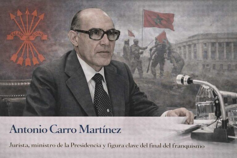 Antonio Carro Martínez en imagen alegórica, sentado en una mesa institucional, con traje y gafas, ante referencias políticas y administrativas del final del franquismo, que aluden a su etapa como ministro de la Presidencia.