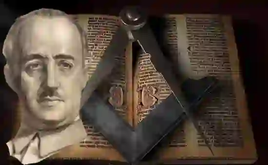 Imagen alegórica que muestra el retrato de un militar junto a un libro abierto y símbolos masónicos superpuestos, como escuadra y compás, evocando la relación entre historia, ideología y masonería.
