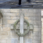 Cruz de las victimas durante la guerra civil, que se encontraba en el lateral de la iglesia parroquial en el centro de la ciudad