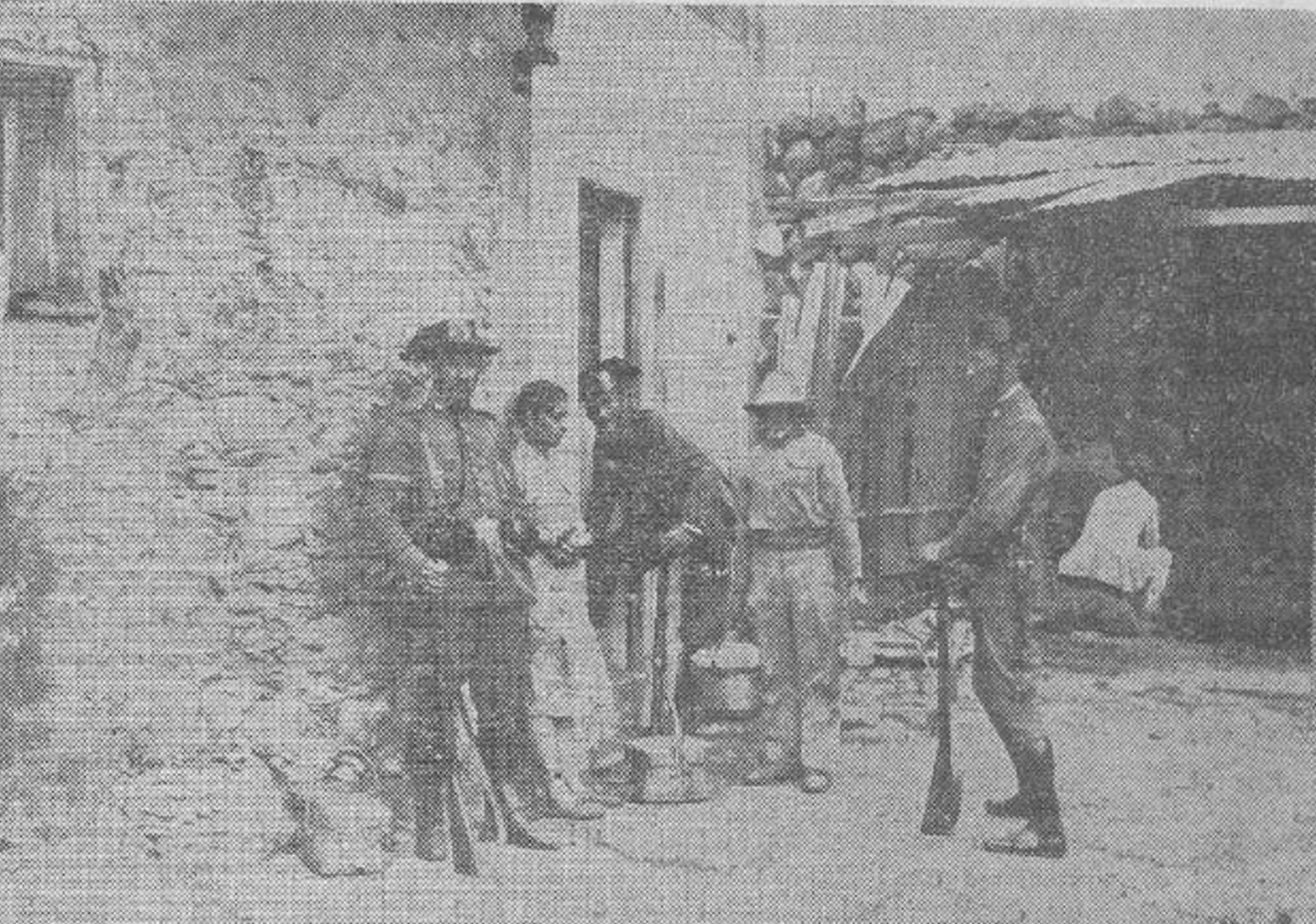 La Benemérita custodia una de las viviendas donde estaban los detenidos por los sucesos.