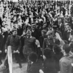 33. El Caudillo de España llega al ayuntamiento de La Coruña en 1940