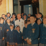 42. El Jefe del Estado Francisco Franco recibe en el Pazo de Meirás a los niños de la Operación Plus Ultra.