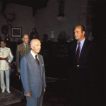 46. El Caudillo de España Francisco Franco, se recupera de una tromboflebitis en el Pazo de Meirás. Allí recibe la vista del Príncipe de España Don Juan Carlos de Borbón.