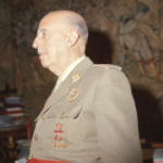 Retratos del caudillo de uniforme caqui