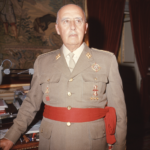 Retratos del caudillo de uniforme caqui
