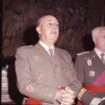 Retratos del caudillo de uniforme caqui