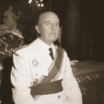 Retratos del caudillo de uniforme blanco