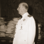 Retratos del caudillo de uniforme blanco