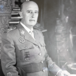 Retratos del caudillo de uniforme