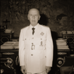 Retratos del caudillo vestido de uniforme