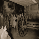 Inauguración por el caudillo y su esposa del museo de carrozas reales