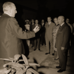 Inauguración por el caudillo y su esposa del museo de carrozas reales