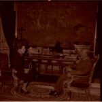 Francisco Franco con Pilar Primo de Rivera con motivo de la concesión del título de condesa del Castillo de la Mota 13-11-1960