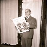 Retratos de Francisco Franco en su despacho del palacio de Pedralbes y leyendo La Vanguardia 05-05-1960