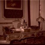 Retratos de Francisco Franco en su despacho del palacio de Pedralbes y leyendo La Vanguardia 05-05-1960