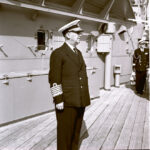 Francisco Franco con la tripulación del crucero Galicia, en un viaje a Palma de Mallorca y con el almirante Carrero Blanco 12-05-1960