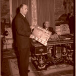 Francisco Franco posa para NODO y televisión con motivo del mensaje de Fin de Año
