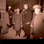 Francisco Franco recibe en Barajas al rey Pablo de Grecia y posteriormente en audiencia en el palacio del Pardo, y con los príncipes D. Juan Carlos y Doña Sofía 01 y 03-12-1963
