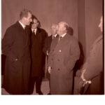 Francisco Franco recibe en Barajas al rey de Grecia, acompañaba a S.E. los príncipes, D. Juan Carlos y D.ª Sofía, ministros y otras autoridades; Francisco Franco recibe en el Pardo al rey de Grecia; Francisco Franco despide en Barajas al rey de Grecia; conversando con los príncipes 1, 3 y 12-12-1963