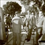 Francisco Franco ofrece una cacería en el Pardo, saludando al príncipe Juan Carlos 06-02-1965