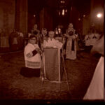 Recibimiento a Francisco Franco en Santiago de Compostela: ofrenda de Francisco Franco al apóstol Santiago; Francisco Franco comulgando 25-07-1965