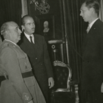 Francisco Franco recibe a la Comisión de Delegados del Congreso de Estudios Europeos, presidida por S.A.R. el príncipe Otto, archiduque de Austria-Hungría. 20-11-1953