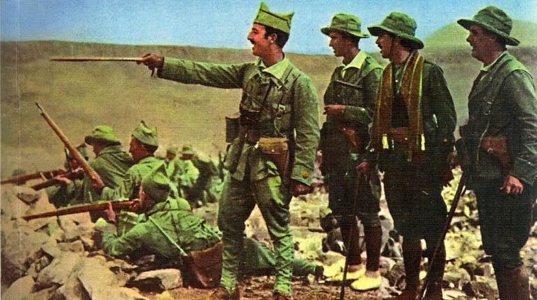 Francisco Franco con tropas de la Legión Española durante la Guerra del Rif en Marruecos, escena militar histórica en defensa de Melilla en 1921