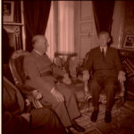 El caudillo con el ministro de Asuntos Exteriores francés, Msr. Couve de Murville – 29 – 05 - 1964