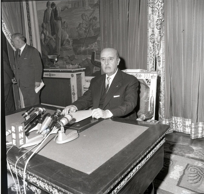 El caudillo en el Mensaje a la Nación con motivo del Fin de año y con el ministro Fraga – 28 – 12 - 1964