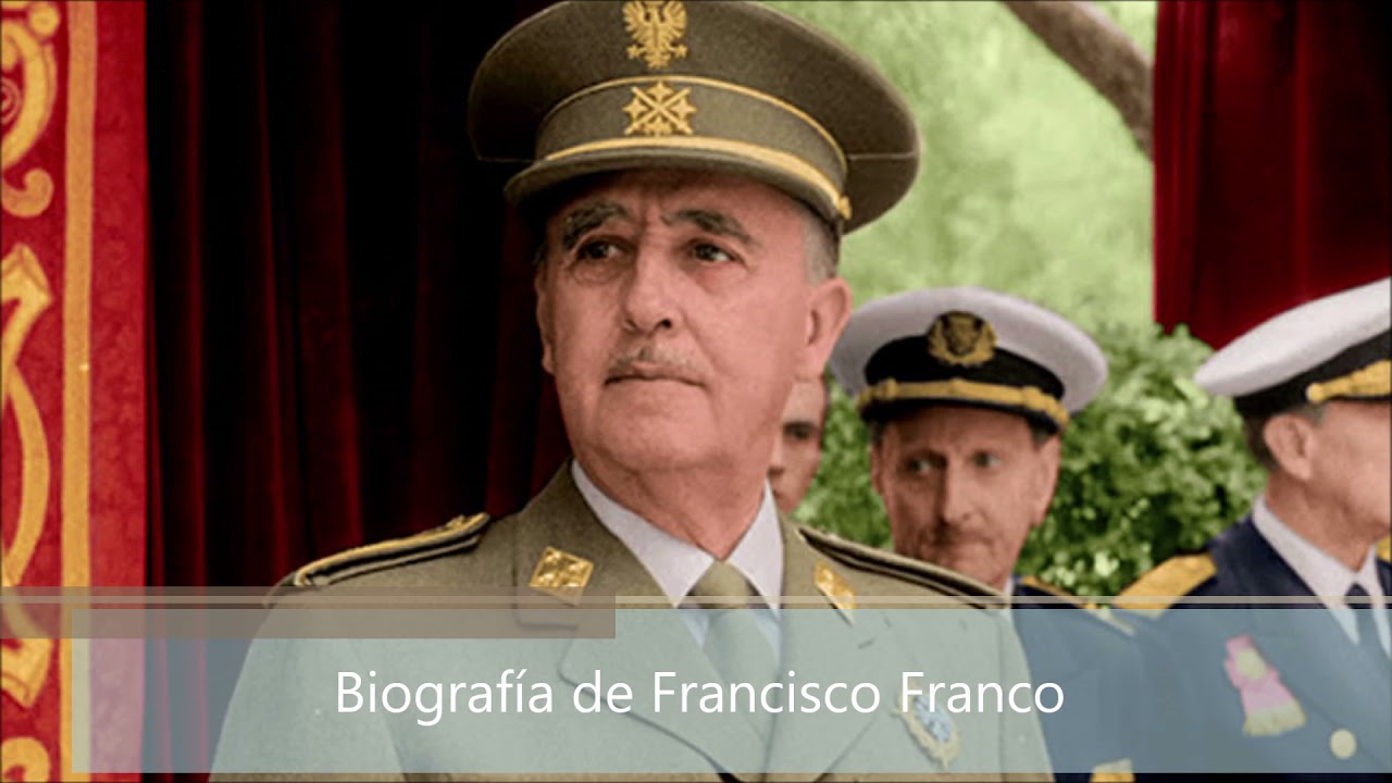 Francisco Franco con uniforme militar durante un acto oficial, en una imagen representativa de su biografía militar y su papel como jefe del Estado español en el siglo XX.
