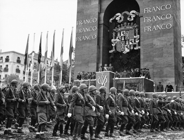 Desfile_de_la_Victoria_(Madrid,_19_de_mayo_de_1939)
