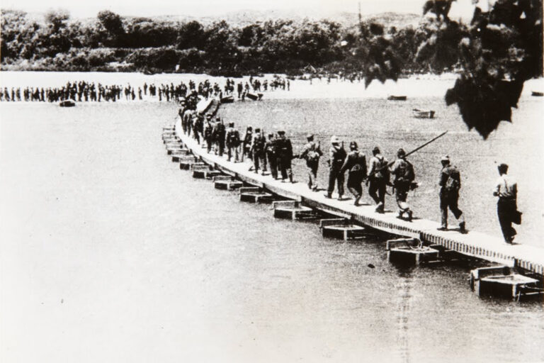 Forces_of_the_Spanish_Government_Crossing_the_Ebro_-_Google_Art_Project